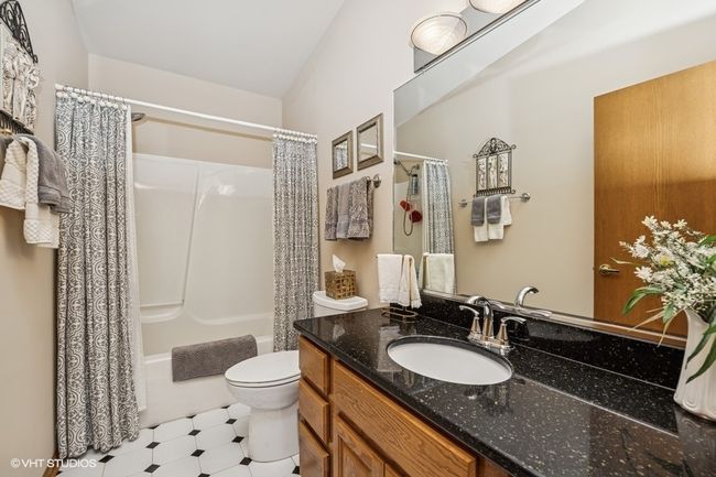 972 W Shore Dr, House other with 3 bedrooms, 3 bathrooms and 3 parking in Fox Lake IL | Image 13