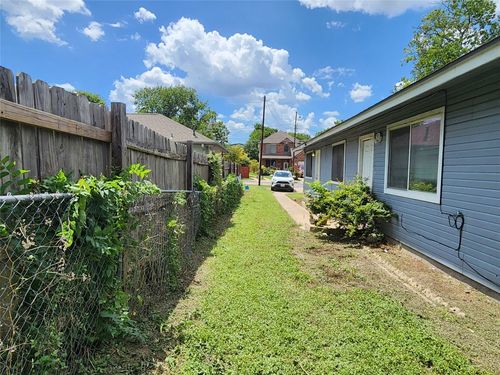 a-7107 Carver Ave, Austin, TX, 78752-3216 | Card Image