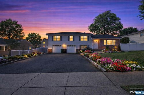 206 Harwood Pl, Paramus, NJ, 07652-4606 | Card Image