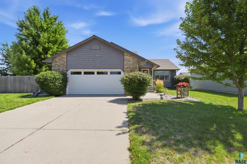 3300 S Moonflower Ave, Sioux Falls, SD, 57110-4418 | Card Image
