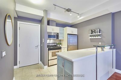 108 - 3 Mcalpine St, Condo with 1 bedrooms, 1 bathrooms and 1 parking in Toronto ON | Image 2