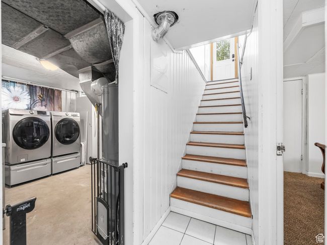 Stairs with washer and clothes dryer | Image 18