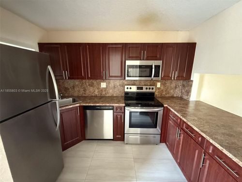 apt-204-2740 W 76th St, Hialeah, FL, 33016-5624 | Card Image