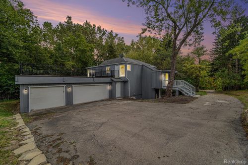 4641 Cove Rd, West Bloomfield, MI, 48323-3603 | Card Image