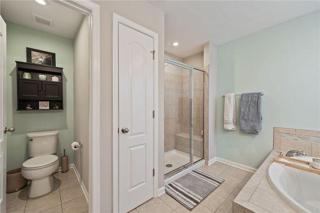 Soaking tub, water closet, dual vanity, tile shower, YEP!! | Image 23
