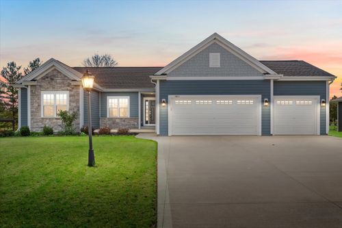 7911 W Oakwood Way, Franklin, WI, 53132-3500 | Card Image