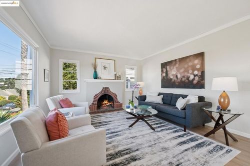 4624 Davenport Ave, Oakland, CA, 94619-2917 | Card Image
