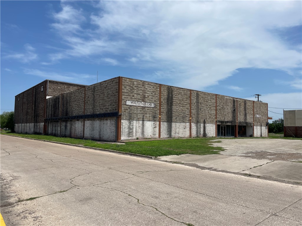 200 E Kenedy Ave, Kingsville, TX 78363
