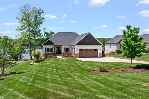383 Rolling Park Dr, Lexington, NC, 27295-6850 | Card Image