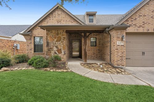 537 Sterling Dr, Benbrook, TX, 76126-2461 | Card Image