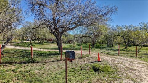 5730 Mockingbird Ln, Mathis, TX, 78368-9214 | Card Image