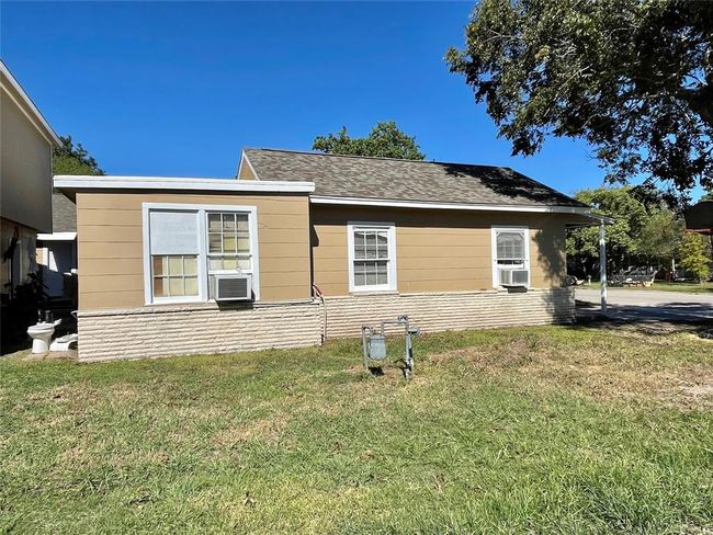 Side 301 N Ave A | Image 4