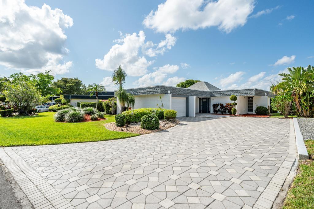 Orchard Tree Ln, Tamarac, FL 33319