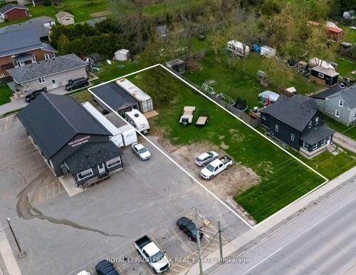 122 Queen St, Lindsay, ON, K9V1G9 | Card Image