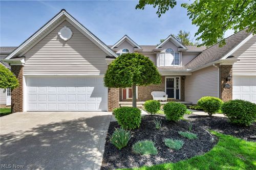63 Sunset Cove Cir, Eastlake, OH, 44095-1466 | Card Image