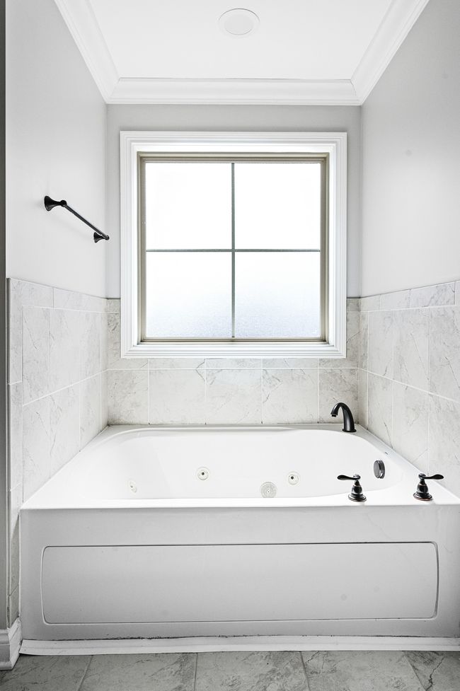 Tub area Primary bath | Image 52