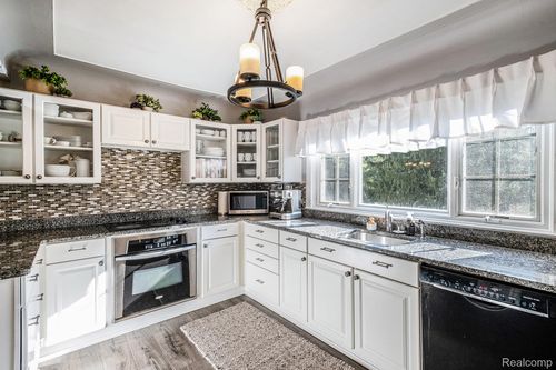 11499 Silver Lake Rd, Byron, MI, 48418-9051 | Card Image