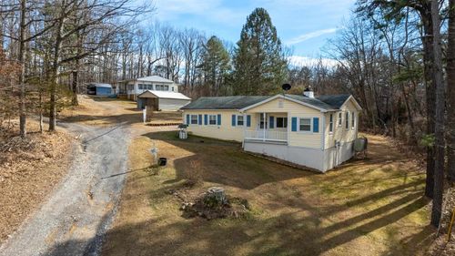 77 Hidden Acres Trl, Waynesboro, VA, 22980-6465 | Card Image