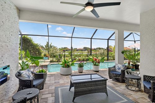 18725 Lake Hammock Dr, NAPLES, FL, 34114-9022 | Card Image