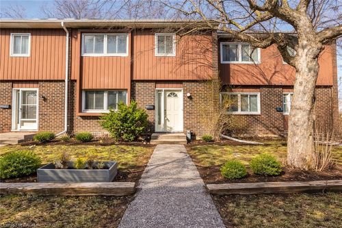 102-121 University Avenue E, Waterloo, ON, N2J4J1 | Card Image