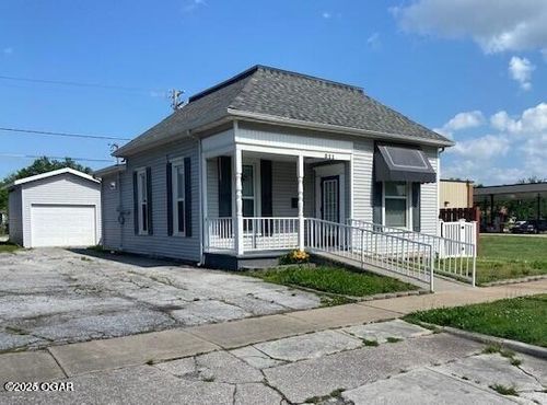 311 S Main St, Webb City, MO, 64870-2331 | Card Image