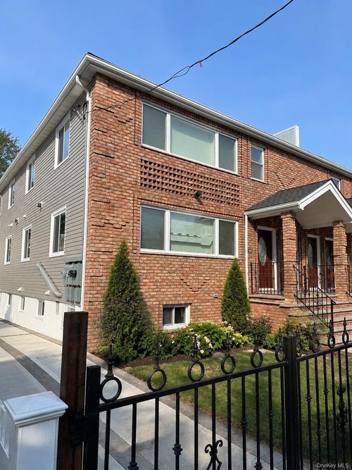 1724 New Haven Ave, Far Rockaway, NY, 11691-5115 | Card Image
