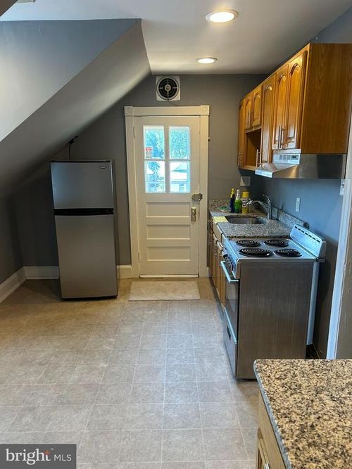 10 S Kirklyn Ave, UPPER DARBY, PA, 19082-2637 | Card Image