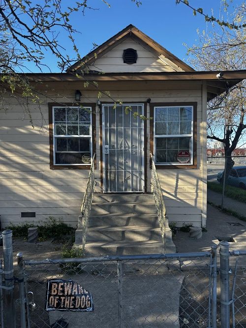 201 W Worth St, Stockton, CA, 95206-1224 | Card Image