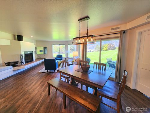1 S 1st St, Chelan, WA, 98816 | Card Image