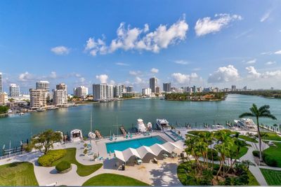 710 - 900 Bay Dr, Condo with 1 bedrooms, 1 bathrooms and null parking in Miami Beach FL | Image 1