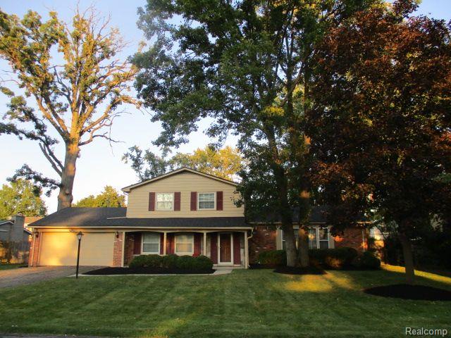 Lyncastle St, Farmington Hills, MI 48336