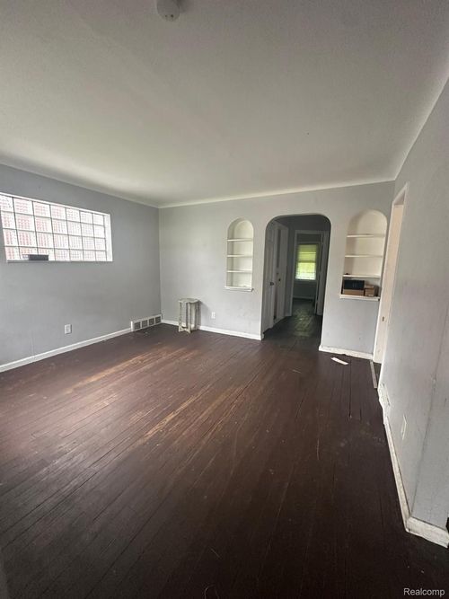 9317 Ward St, Detroit, MI, 48228-2648 | Card Image