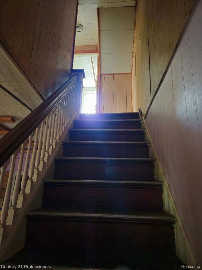 unit2 stairway.jpeg | Image 19