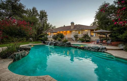 13497 Tierra Heights Rd, Redding, CA, 96003-7481 | Card Image