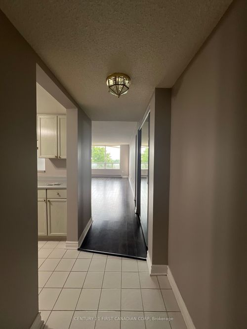 806-1510 Richmond St, London, ON, N6G4V2 | Card Image