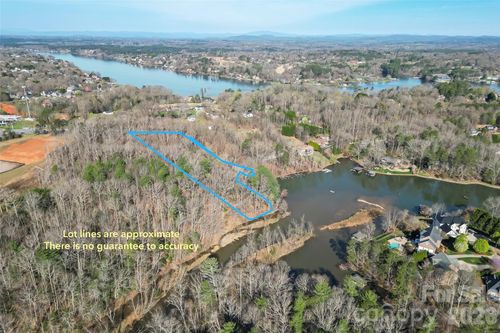 4522 N Center St, Hickory, NC, 28601-8078 | Card Image