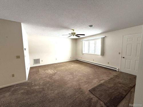 881 Amber Dr, Bad Axe, MI, 48413-9709 | Card Image