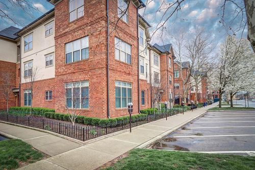 674 Park St, Columbus, OH, 43215-1669 | Card Image