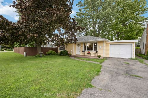 298 Lorne Ave, Wallaceburg, ON, N8A3Z2 | Card Image