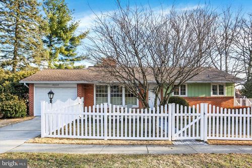 51 Burd Dr, CAMP HILL, PA, 17011-2515 | Card Image