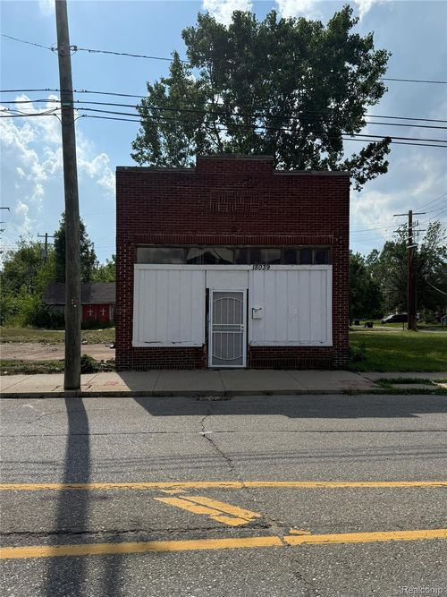 18039 John R St, Highland Park, MI, 48203-2221 | Card Image