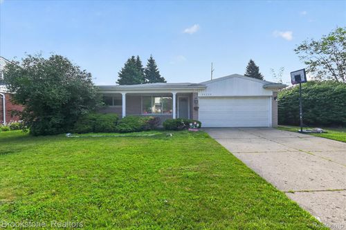 34294 Greentrees Rd, Sterling Heights, MI, 48312-5643 | Card Image