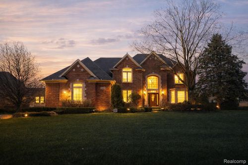 54182 Queensborough Dr, Shelby Township, MI, 48315-1118 | Card Image