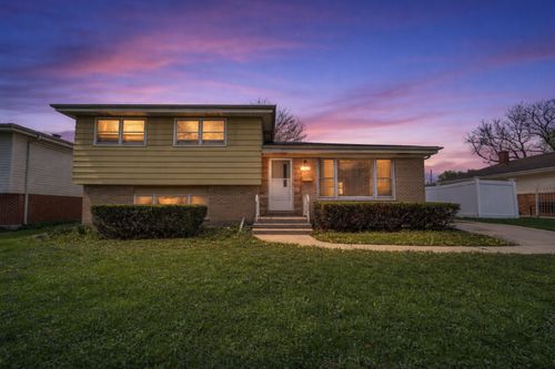10 N Adams Dr, Addison, IL, 60101-3524 | Card Image