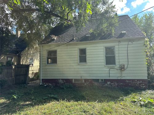 583 Wesbrook St, Pontiac, MI, 48340-3064 | Card Image