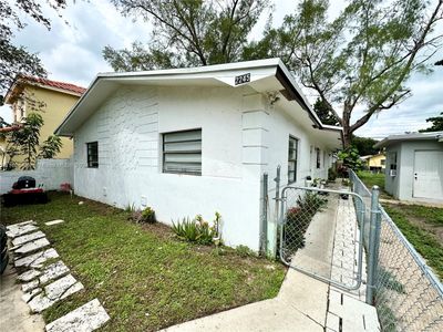 2245 Cody St, House other with 4 bedrooms, 2 bathrooms and null parking in Hollywood FL | Image 2