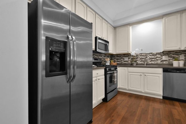 7963 Ravine Run Ln, Condo with 3 bedrooms, 3 bathrooms and null parking in Columbus OH | Image 10