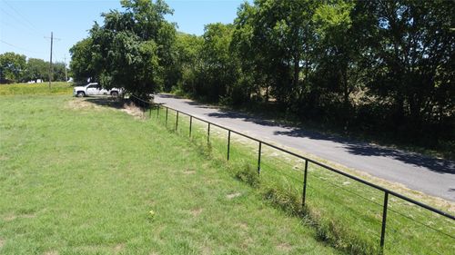 833 E Lovers Lane, Bells, TX, 75414 | Card Image