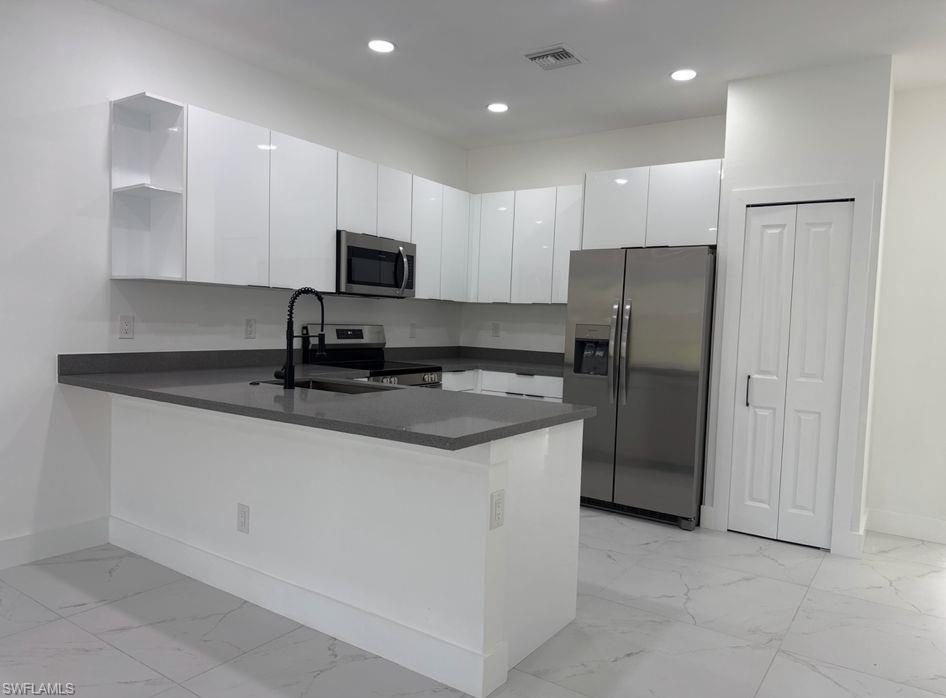 Residential Lease in LEHIGH ACRES 3