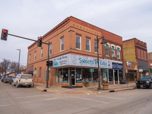 2 E Main Street, New Hampton, IA, 50659 | Card Image